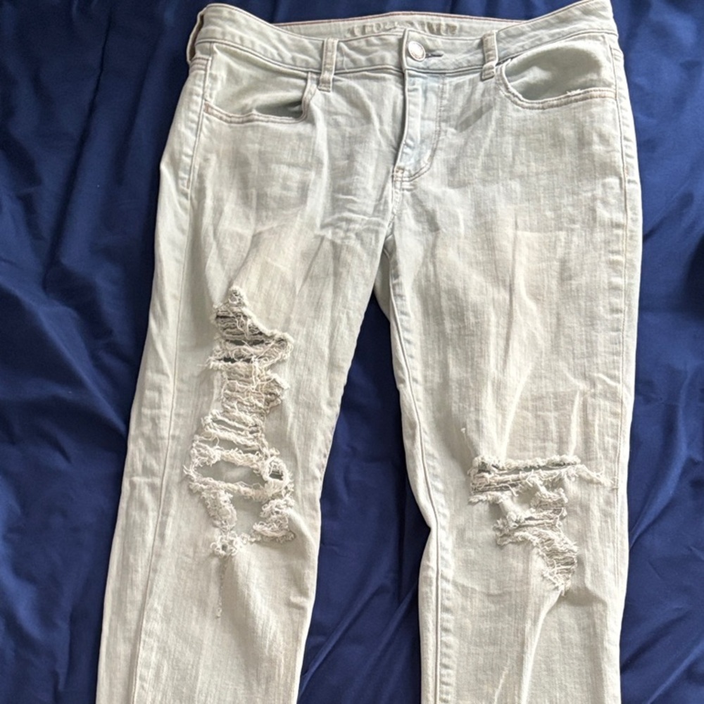 Distressed Light Wash Women Jeans